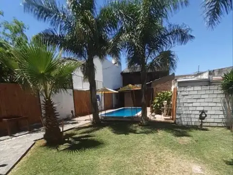 Casa en Venta con 3 cocheras