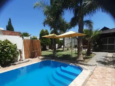 Casa 10 ambientes con 2 baños