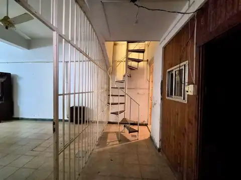 Casa 8 ambientes con 3 baños