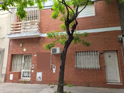 CASA 4 DORMITORIOS  A RECICLAR TERRAZA 2 UNIDADES INDEPENDIENTE  MARCOS PAZ 3400 ECHESORTU ROSARIO
