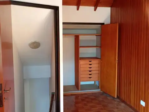 Casa en Alquiler con 1 cochera