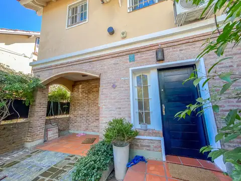 VENTA DE PH 4 AMBIENTES CON JARDIN EN MARTÍNEZ