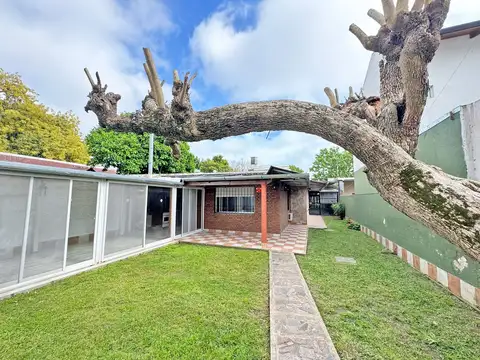 Chalet en alquiler c/ cochera en Alberdi
