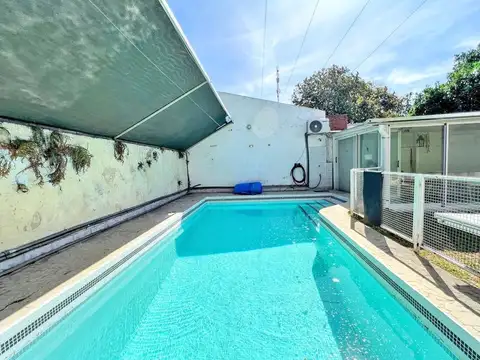 Casa en Alquiler con 4 cocheras