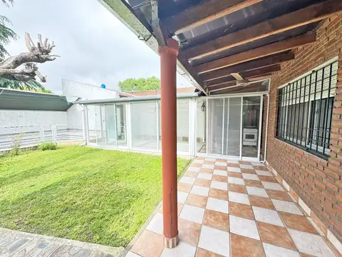 Casa 7 ambientes con 2 baños