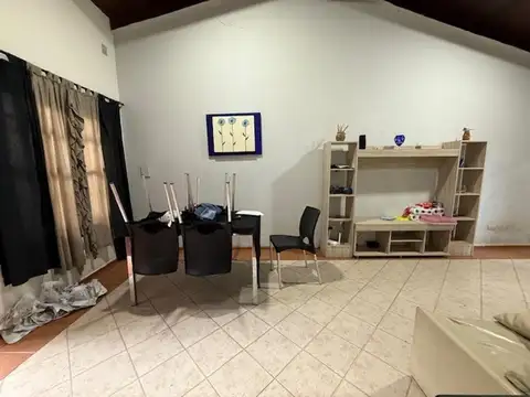 Casa en Venta 3 dormitorios jardín verde cochera