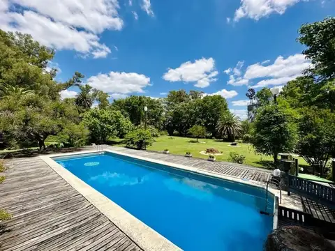 Venta Casco de Estancia de 8 Hectareas en Lobos