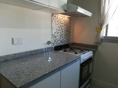 A estrenar 42 e 12 y 13 Departamento 1 dormitorio  con placard al frente con balcón. Exc ubicación  