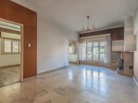 Casa en Venta con 3 cocheras