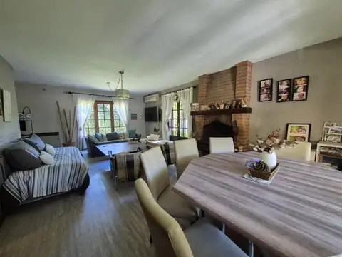 Venta Casa 4 ambientes con dependencia y playroom pileta y parrilla en Beccar San Isidro