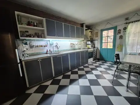 Casa 4 ambientes con 3 baños