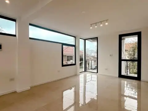 Depto Tipo Casa en Venta en Pompeya, USD 114.000