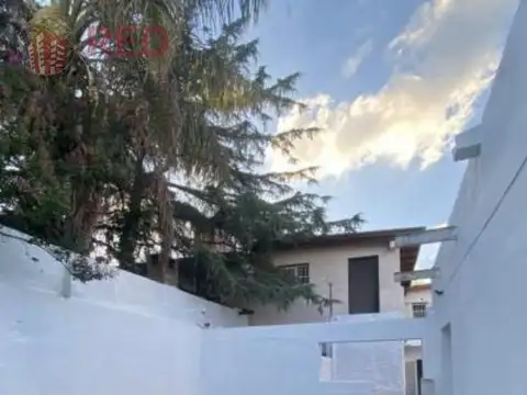 Casa 14 ambientes con 3 baños