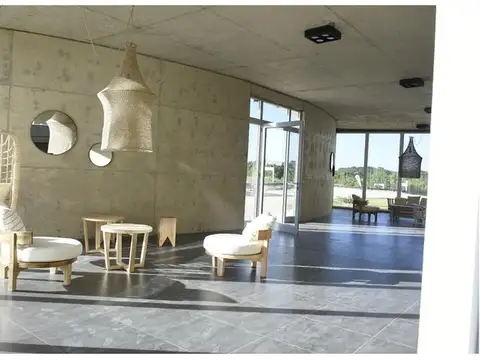 Departamento Venta Pinamar 4 ambientes Dos balcones aterrazados. Salida al mar.