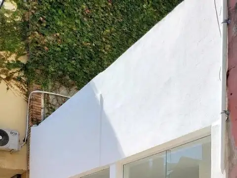 Hipólito Yrigoyen 700