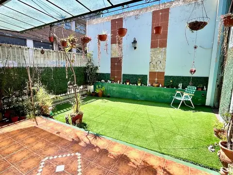 Galpón Doble Altura con Vivienda y Oficinas 524m2