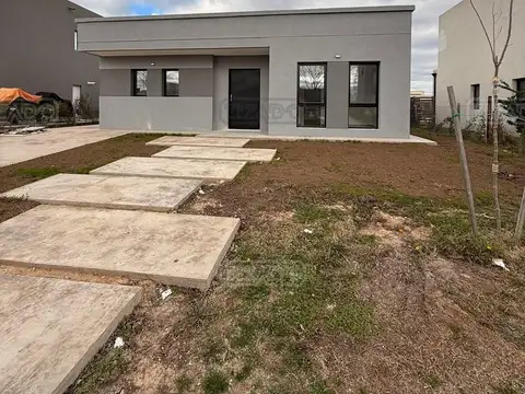 Casa 4 ambientes con 3 baños