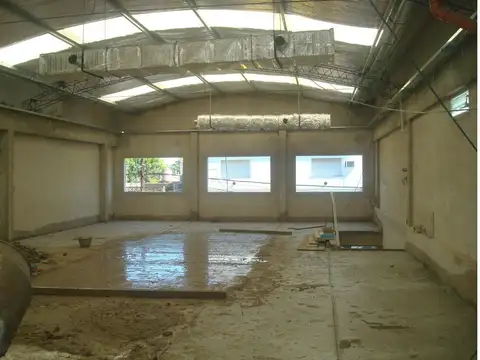 EXCELENTE EDIFICIO EN 2 PLANTAS APTO TODO DESTINO