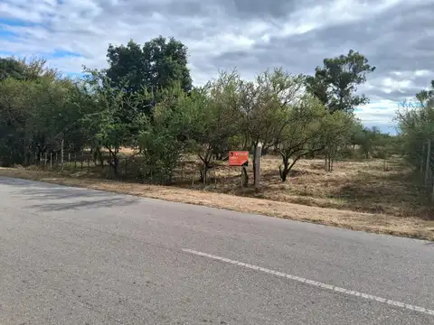 LOTE ESQUINA SOBRE ASFALTO EN PIEDRA BLANCA ABAJO U$D 30.000