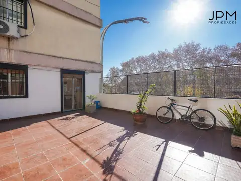 RETIRO. Av Del LIBERTADOR al 200, 4 amb con dep de servicio. COCHERA y TERRAZA. Seguridad 24 hs