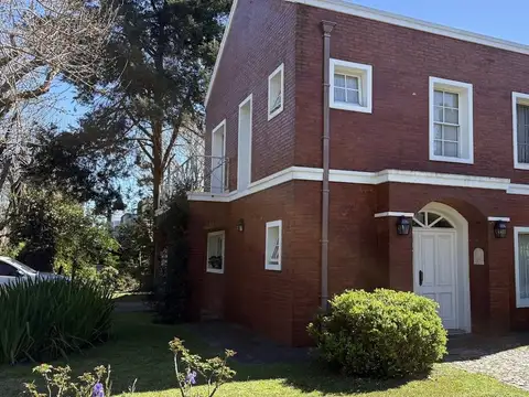 Casa en Alquiler de 3 dormitorios