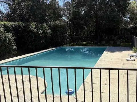 Casa en Alquiler con 5 cocheras