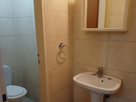 Local en Alquiler en Parque Chacabuco, $ 550.000