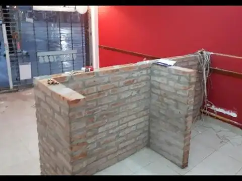 Local en Alquiler en Parque Chacabuco, $ 550.000