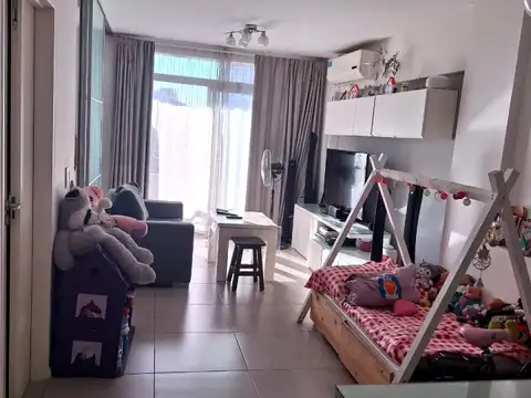 Av Eva Perón 1100 , Piso 6