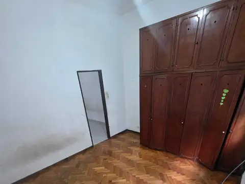 PH 2 AMB. A MEJORAR - PLANTA BAJA AL FRENTE - PATIO - SIN EXPENSAS - MUY BUENA UBICACION