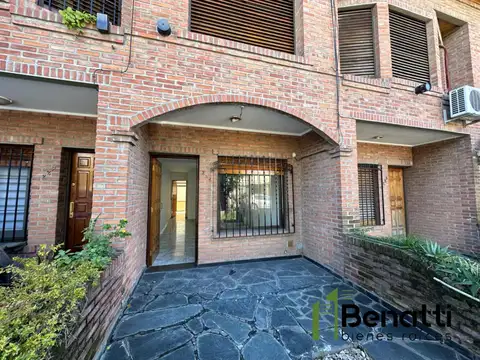 Depto Tipo Casa 4 ambientes con 2 baños