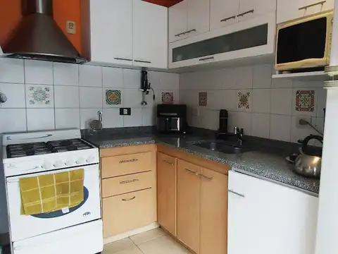 Tríplex, 2 cocheras, patio, Villa Ballester