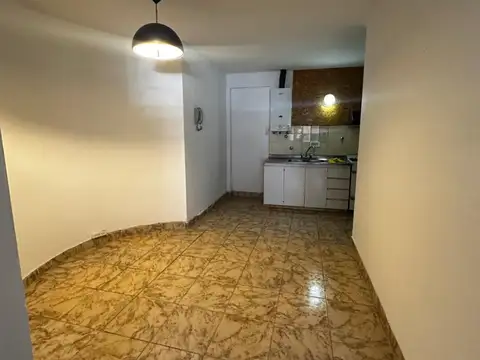 1 De Mayo 1700, Piso PB