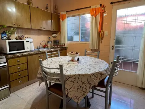 Depto Tipo Casa 4 ambientes con 2 baños