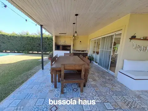 Casa 4 ambientes con 2 baños