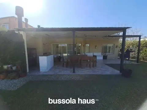 Casa en Venta con 3 cocheras