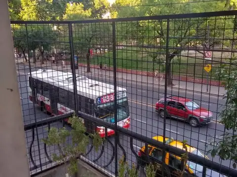 DEPTO 5 AMB AMPLIOS 170 METROS CON PATIOS EN BALVANERA