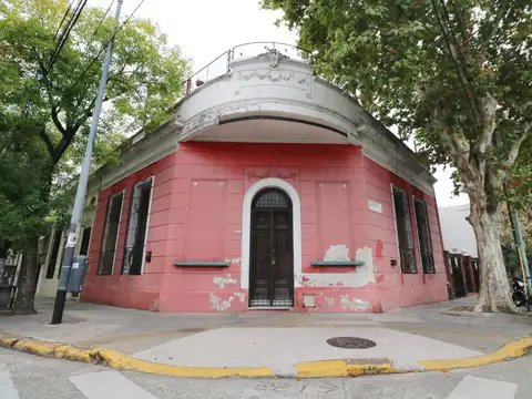 Casa 6 ambientes con 2 baños