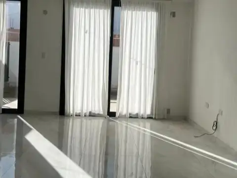 Casa 2 ambientes con 1 baño
