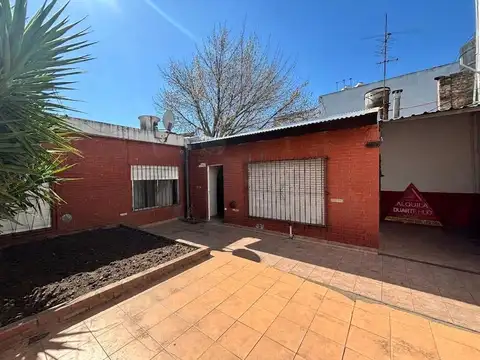 Casa en PH con jardín y parrilla en alquiler!