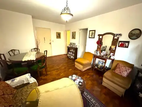 Avenida Mendoza e/ Bucarelli y Andonaegui