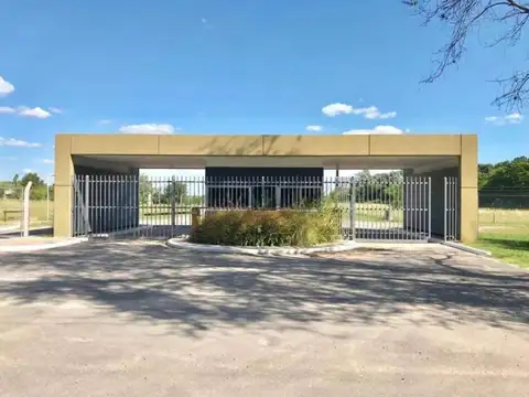 Oportunidad!!! Amplio Lote En Barrio Las Calandrias,