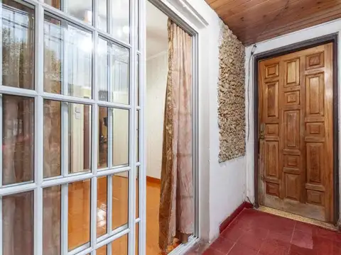 Casa 8 ambientes con 3 baños