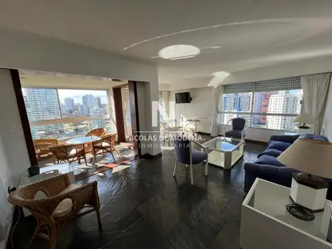 Apartamento en Venta de 3 dormitorios en parada 2 de playa brava, cerca de servicios en Punta del Este