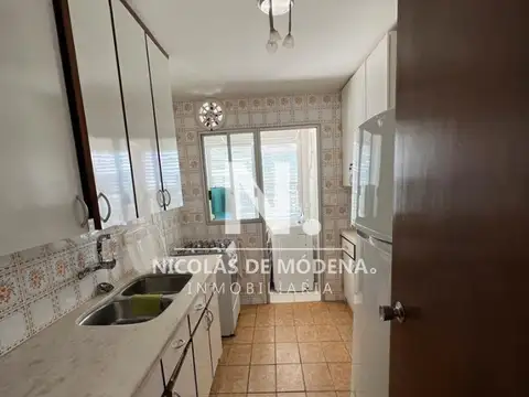 Apartamento en Venta de 3 dormitorios en parada 2 de playa brava, cerca de servicios en Punta del Este