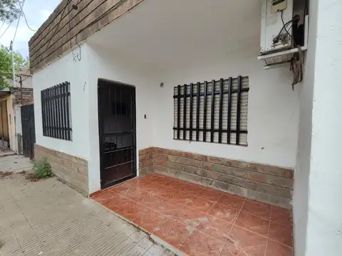 VENTA - PH al frente con patio. Bella Vista, Rosario.