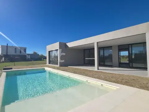 Casa al río en venta en El Naudir