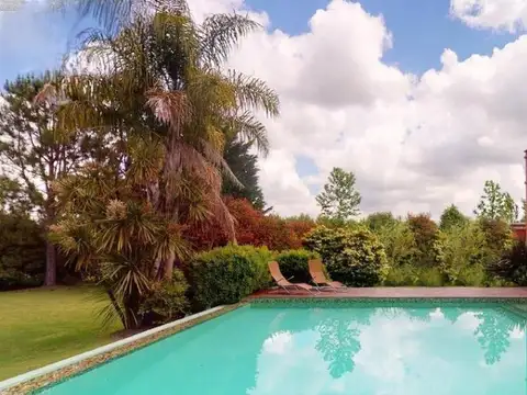Casa 6 ambientes con 2 baños
