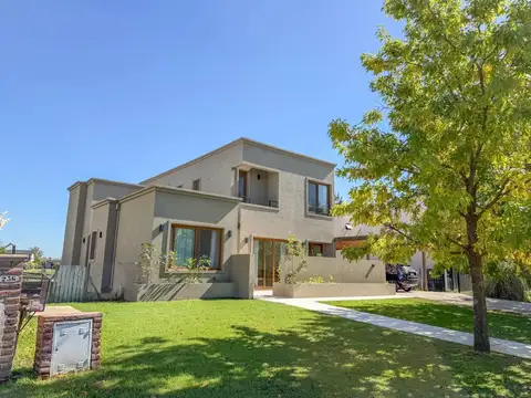 venta casa de 5 ambientes en Canton Golf