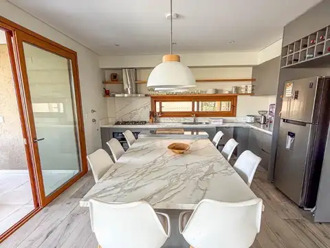 Casa 5 ambientes con 5 baños
